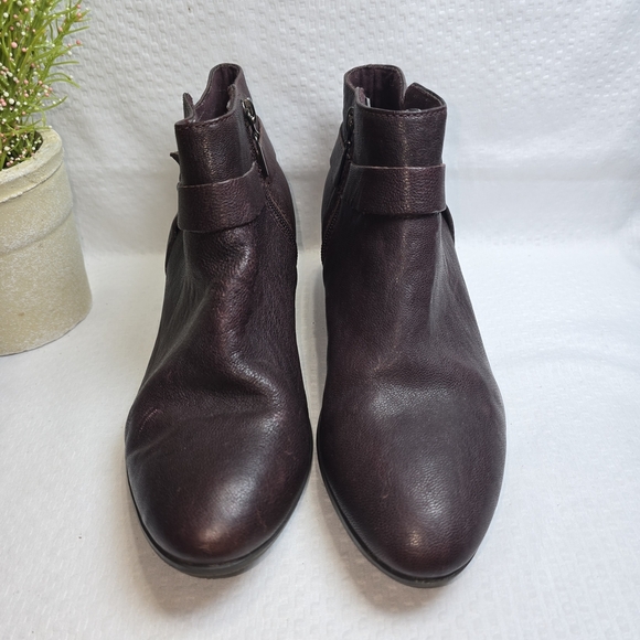 CLARKS COLLECTIONS BROWN LEATHER BOOTIES LIKE NEW WOMENS SIZE 8.5 - Picture 3 of 8